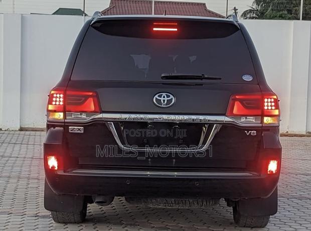 Toyota Land Cruiser 2016 Black
