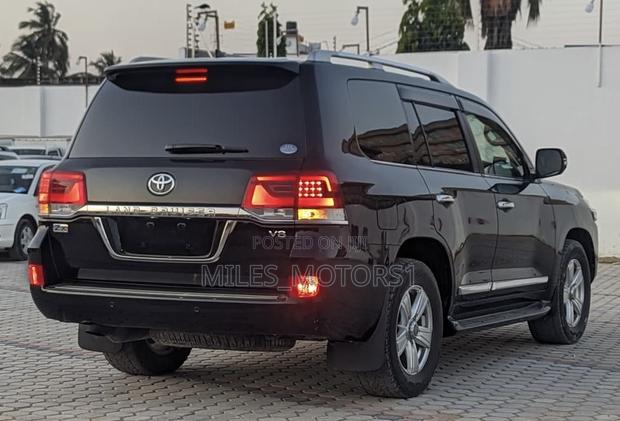 Toyota Land Cruiser 2016 Black