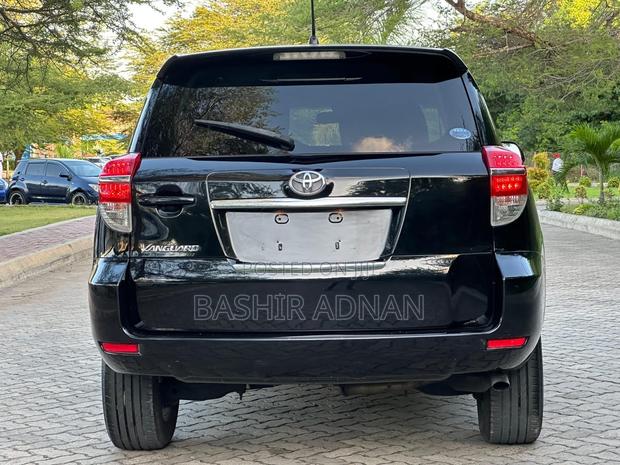 Toyota Vanguard 2013 Black