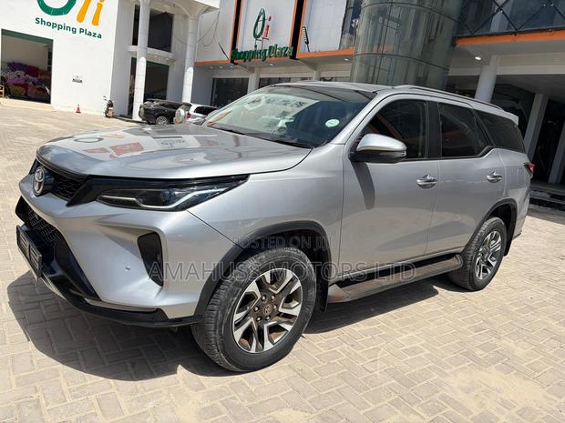 Toyota Fortuner 2024 Silver