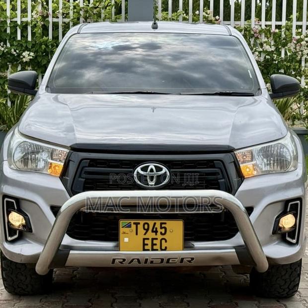 Toyota Hilux Revo Double Cab Deisel 2.4 AWD 2018 Silver
