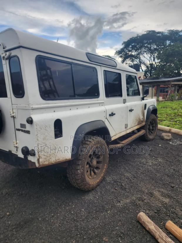 Land Rover Defender 2001 White