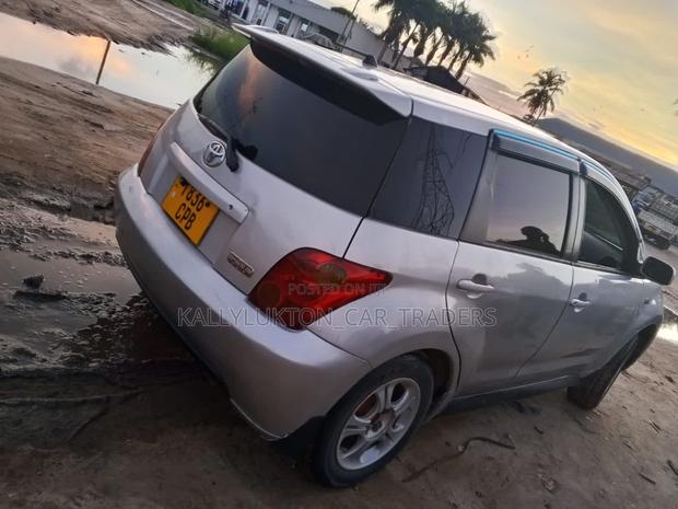 Toyota IST 2003 Silver