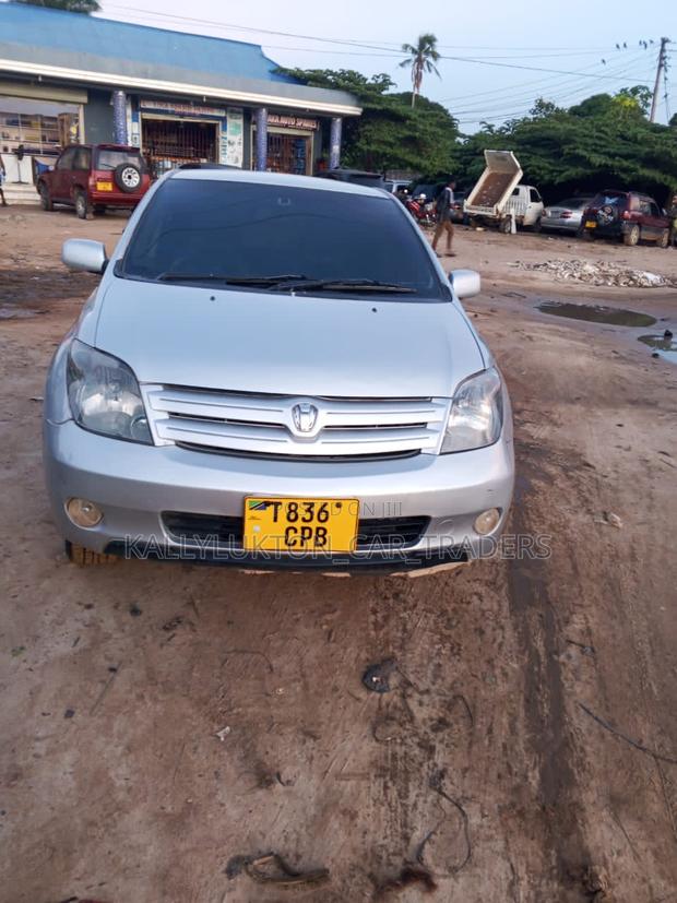Toyota IST 2003 Silver