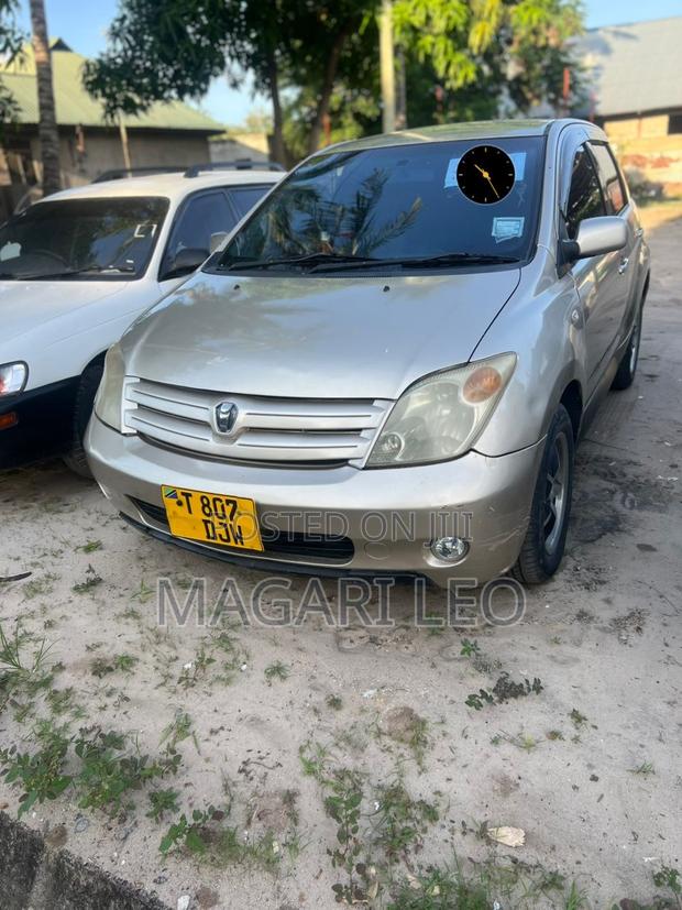 Toyota IST 2004 Beige