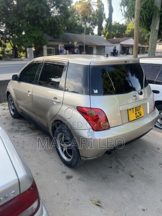 Toyota IST 2004 Beige
