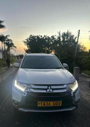Mitsubishi Outlander 2016 White for sale