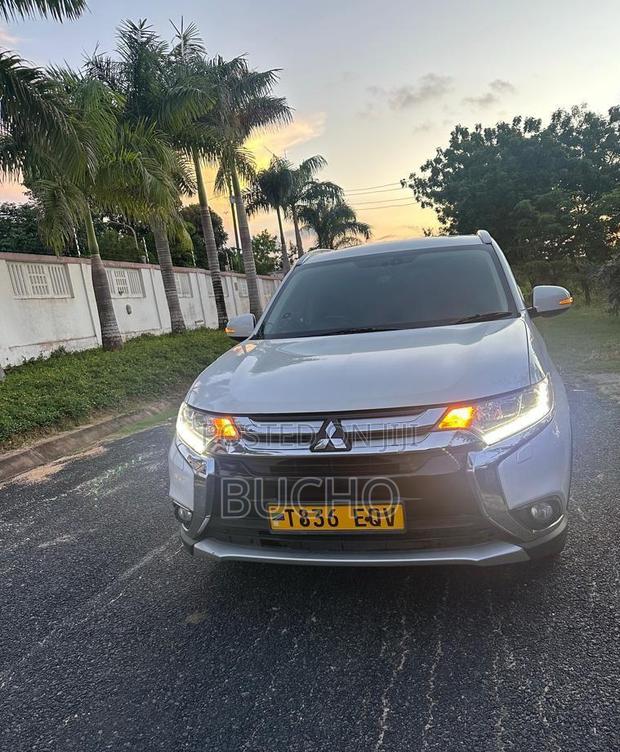 Mitsubishi Outlander 2016 White