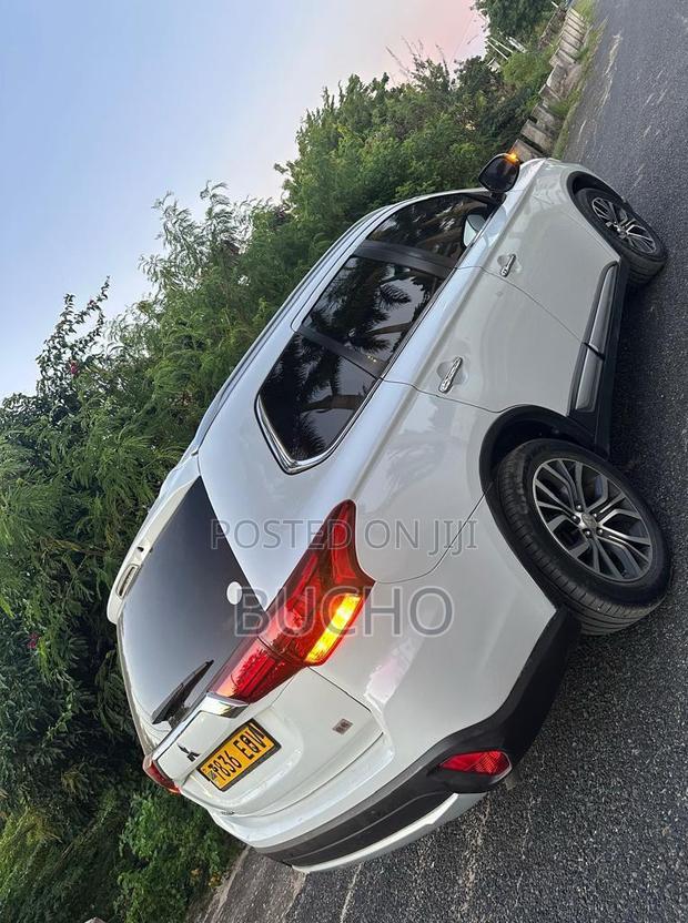 Mitsubishi Outlander 2016 White