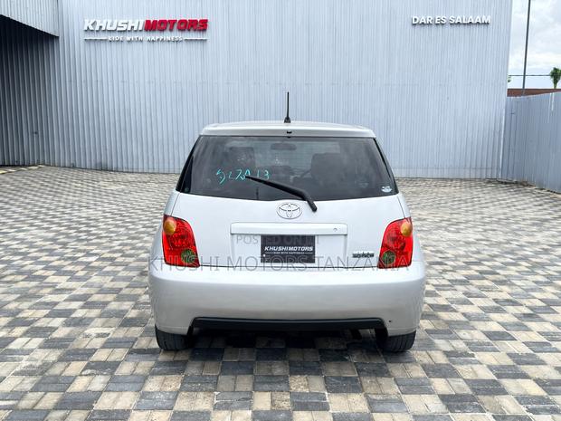 Toyota IST 2003 Silver