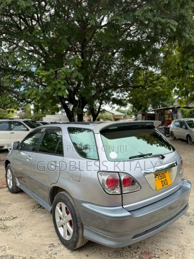 Toyota Harrier 2002 Silver