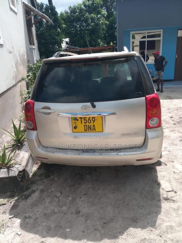 Toyota Raum 2007 Silver