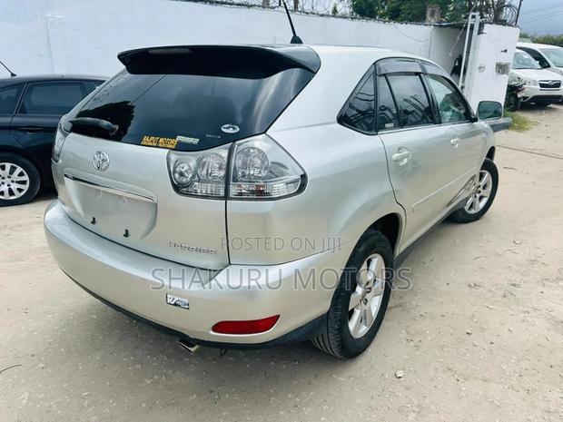 Toyota Harrier 2004 Silver