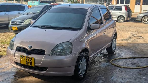 Toyota Vitz 2004 Pink