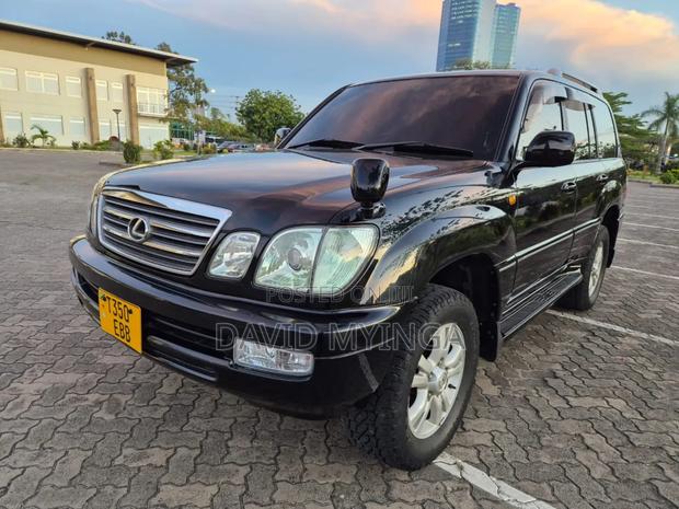 Lexus LX 470 Sport Utility 2004 Black