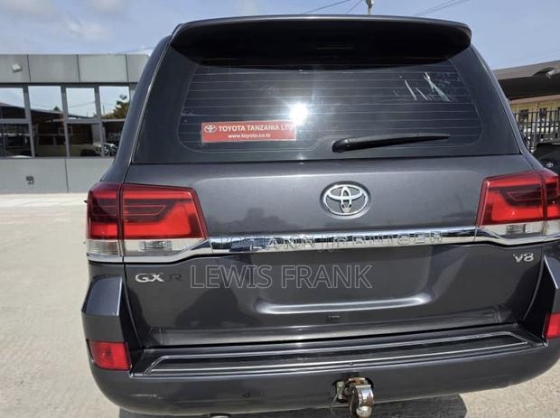 Toyota Land Cruiser 2010 Gray