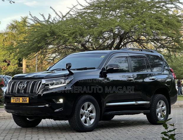 Toyota Land Cruiser Prado 2011 Black