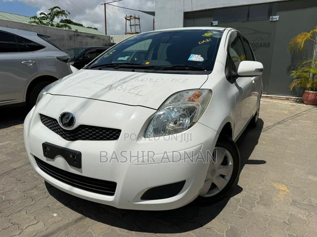 Toyota Vitz 1.0 FWD 5dr 2008 White