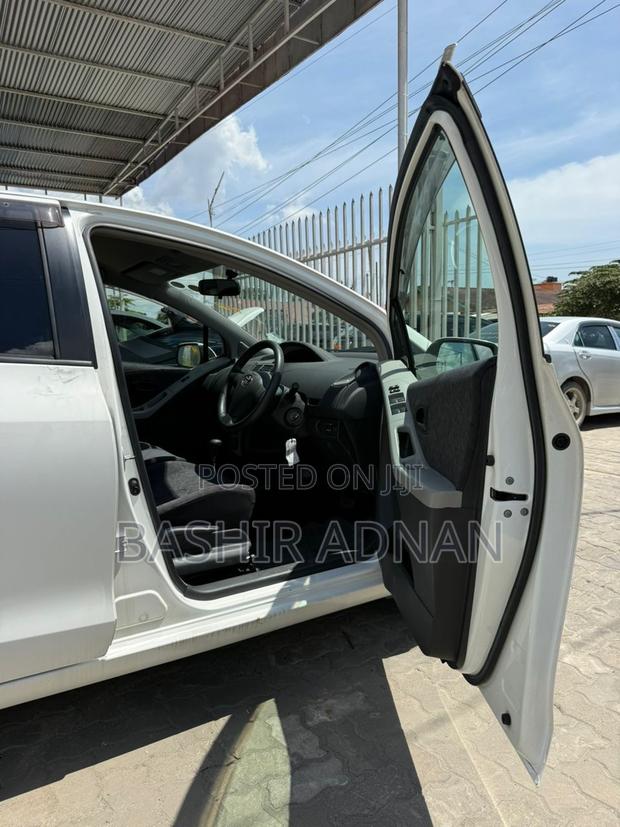 Toyota Vitz 1.0 FWD 5dr 2008 White