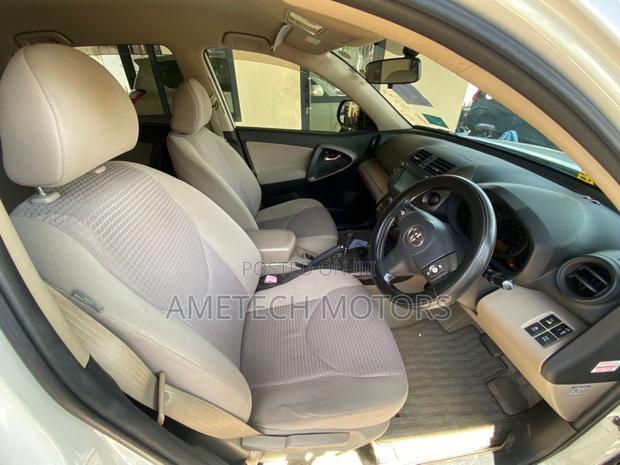 Toyota Vanguard 2009 White