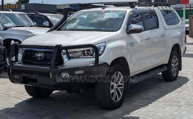 Toyota Hilux Rogue 4x4 2019 Pearl
