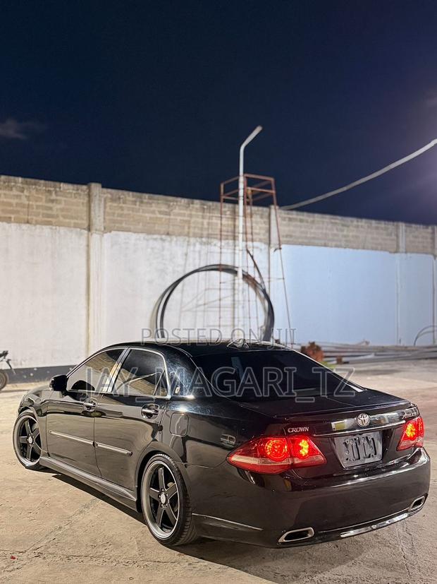 Toyota Crown 2009 Black