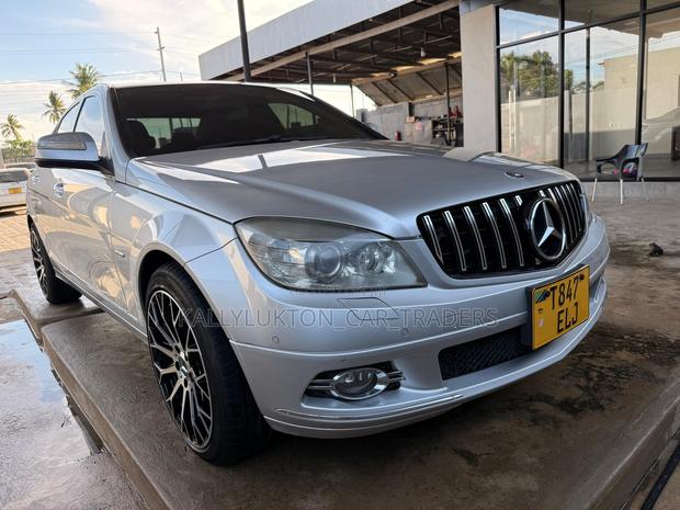 Mercedes-Benz C200 2010 Silver