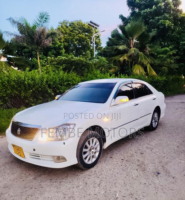 Toyota Crown 2004 White