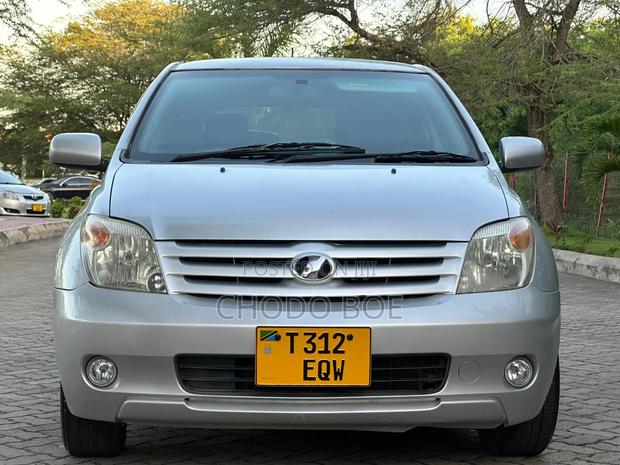 Toyota IST 2006 Silver