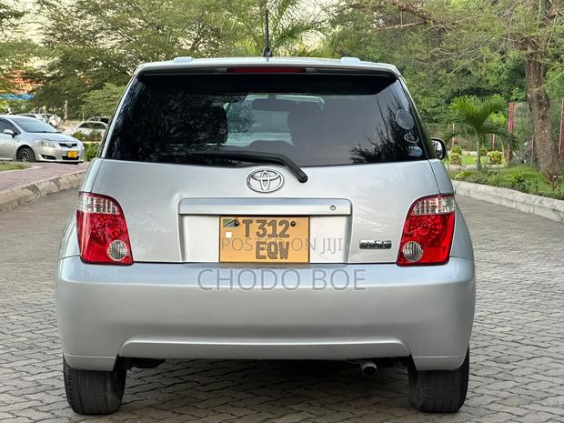 Toyota IST 2006 Silver