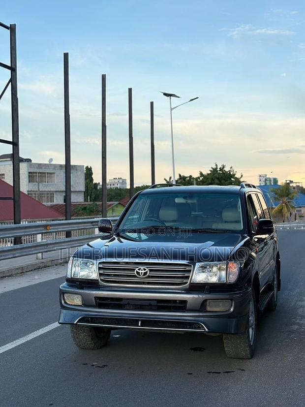 Toyota Land Cruiser 2006 Maroon