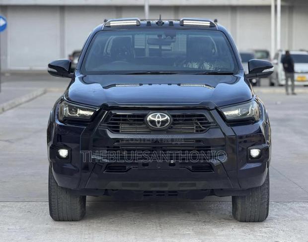 Toyota Hilux 2021 Blue