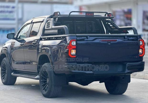 Toyota Hilux 2021 Blue