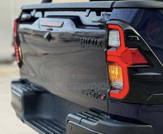 Toyota Hilux 2021 Blue