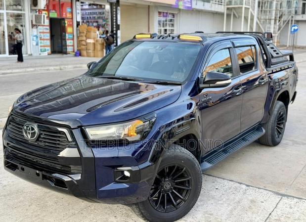 Toyota Hilux 2021 Blue