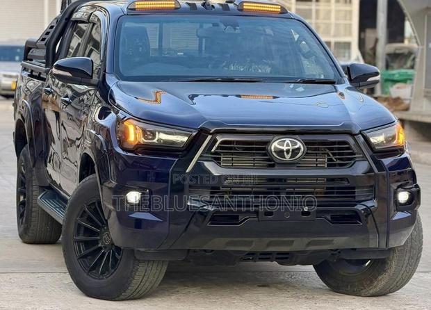 Toyota Hilux 2021 Blue