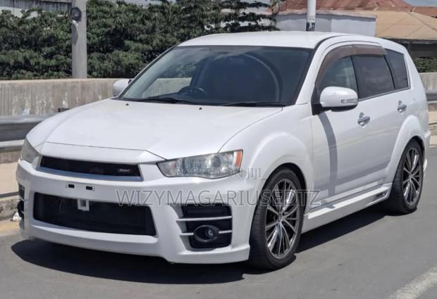 Mitsubishi Outlander 2010 White