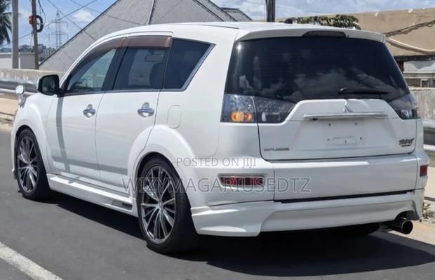 Mitsubishi Outlander 2010 White