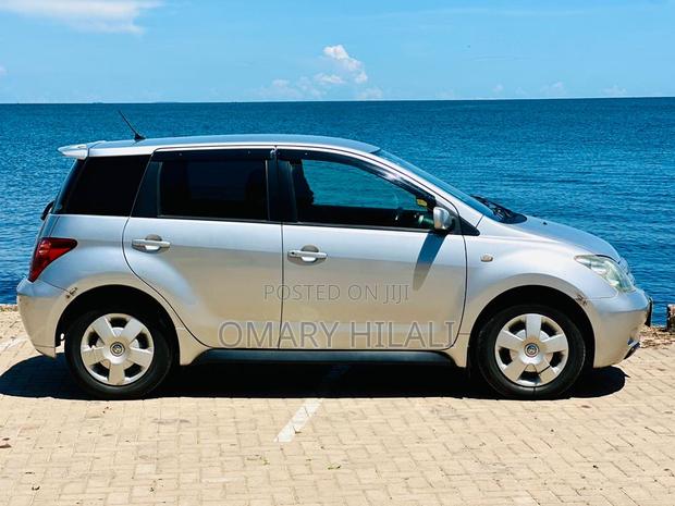 Toyota IST 2003 Silver