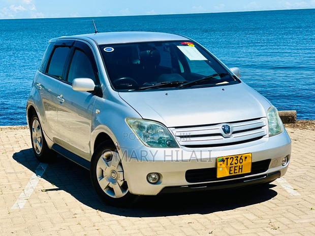 Toyota IST 2003 Silver