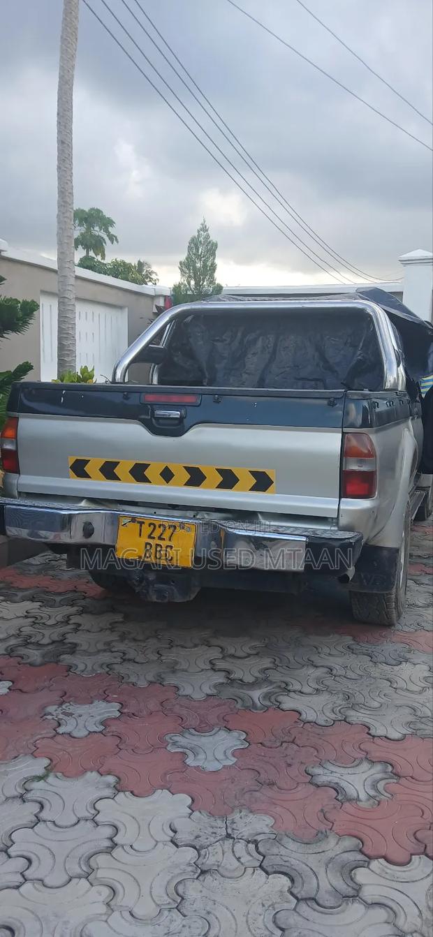 Mitsubishi L200 2006 Green