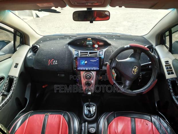 Toyota Vitz 2006 Silver