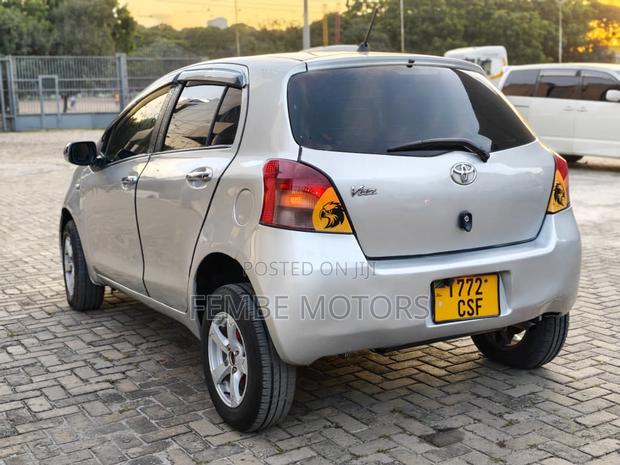 Toyota Vitz 2006 Silver