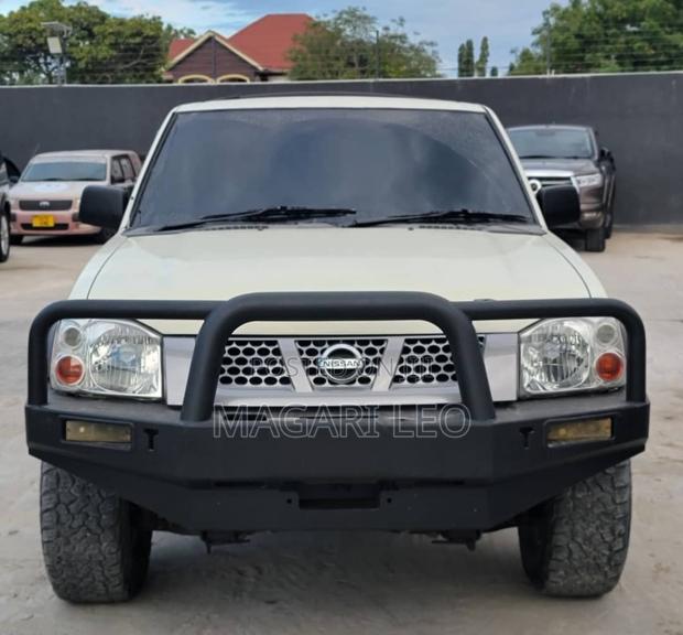 Nissan Hardbody 2007 Off white