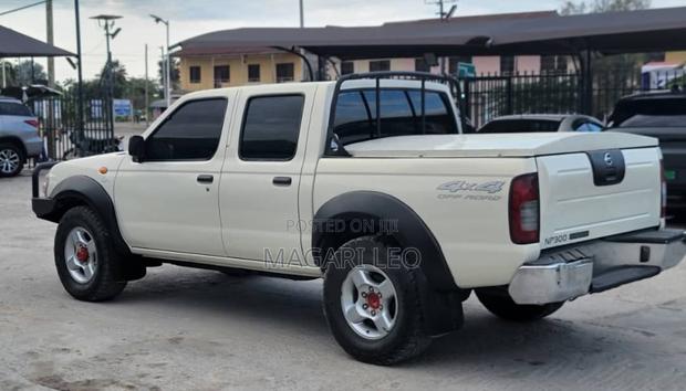 Nissan Hardbody 2007 Off white