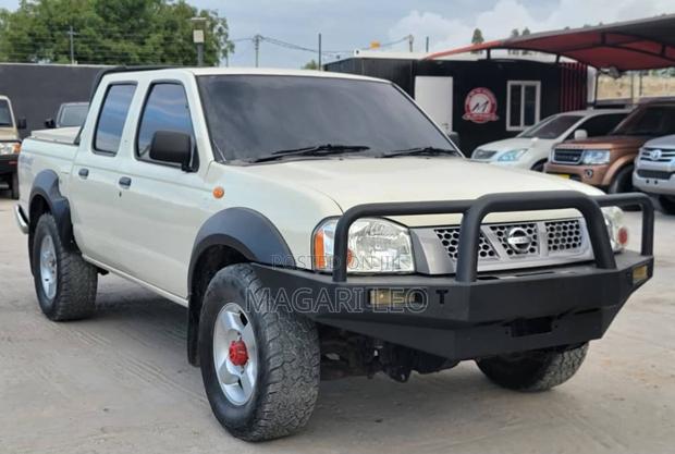 Nissan Hardbody 2007 Off white