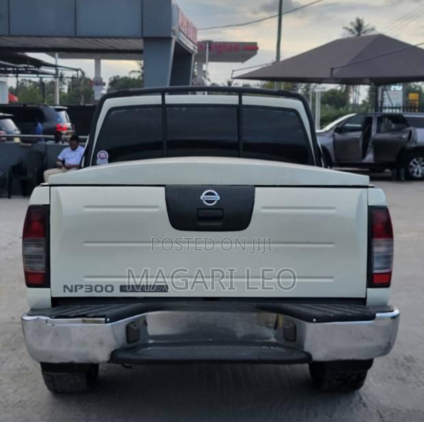 Nissan Hardbody 2007 Off white