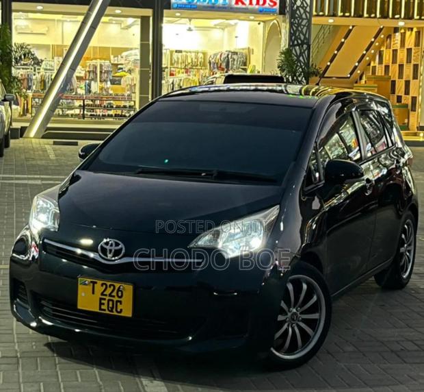 Toyota Ractis 2012 Black