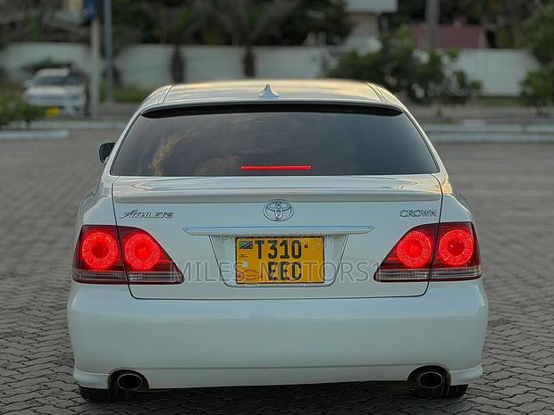 Toyota Crown 2004 White