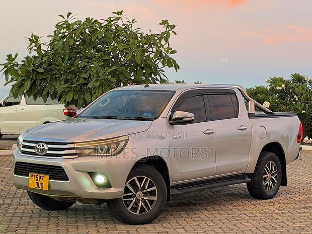 Toyota Hilux 2018 Silver